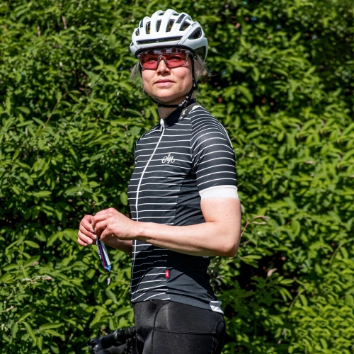 Sigr-Black-Horizon-Cycling-Jersey-Signature-for-Women_1800x1800
