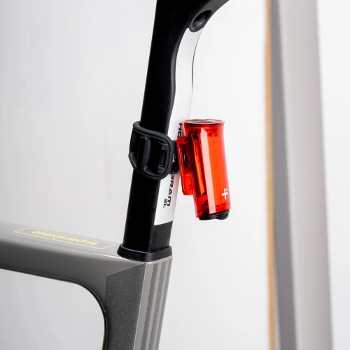 Vel-40-Lumen-Rear-Light-Black (5)