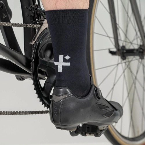 Vel-Summer-Cycling-Socks-2-Pack-Black-White (14)