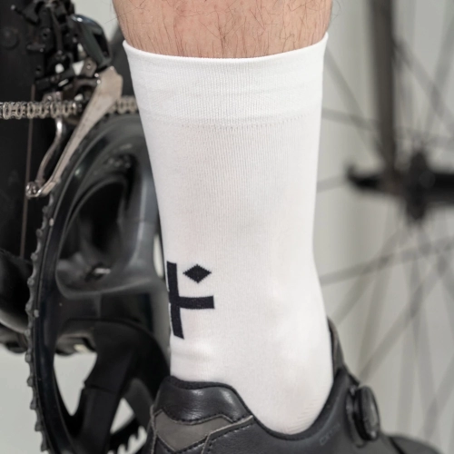 Vel-Summer-Cycling-Socks-2-Pack-Black-White (15)